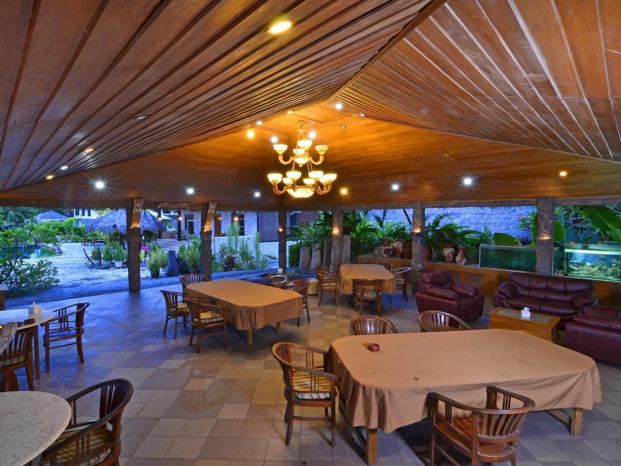 Pasific Beach Cottages Mangsit Exterior photo