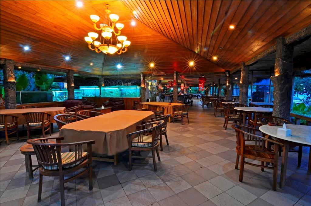 Pasific Beach Cottages Mangsit Exterior photo