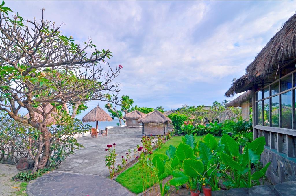 Pasific Beach Cottages Mangsit Exterior photo